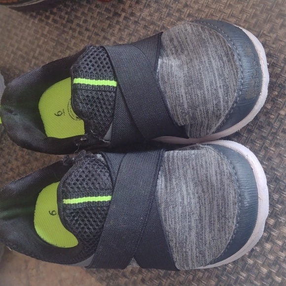 BABY BOYS COLLECTION OF SHOES...SIZES 4-8.  EXCELLENT CONDITION. AIR JORDAN, ETC - Picture 7 of 9